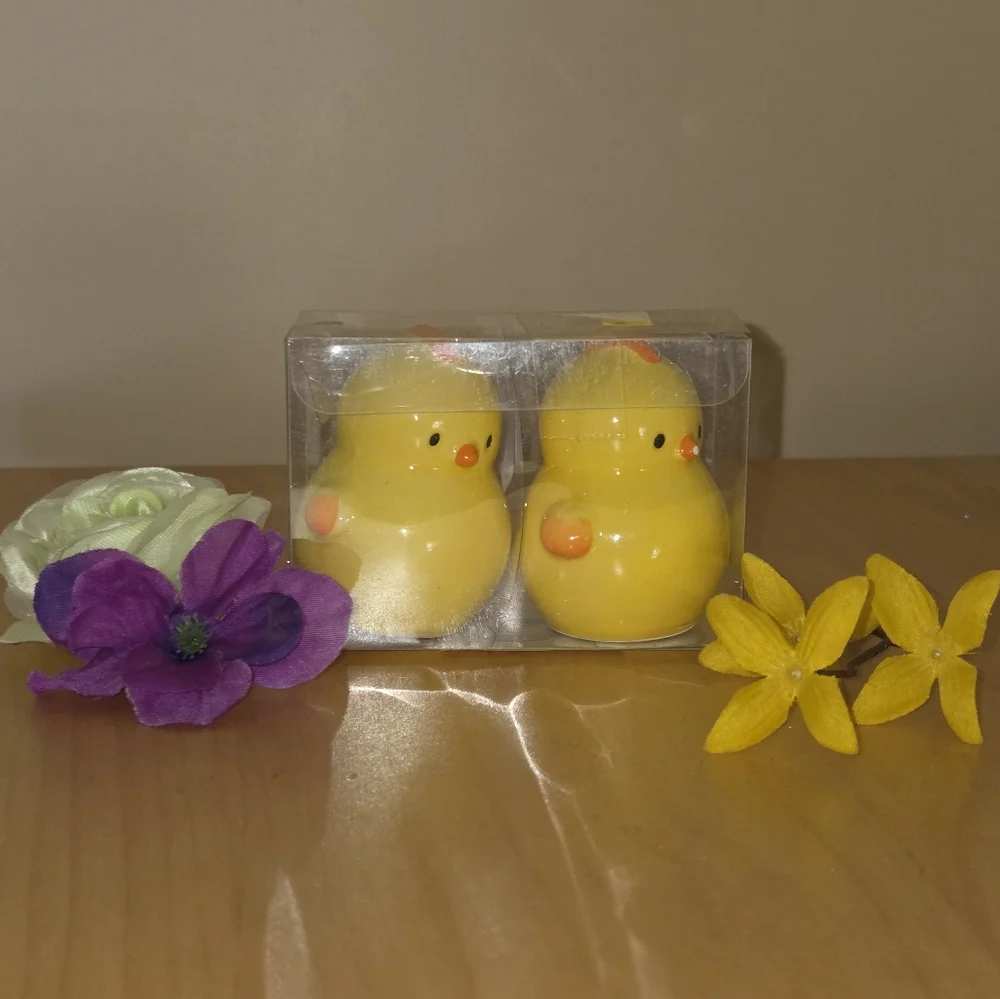 NWT Yellow Ceramic Baby Chicks Salt & Pepper Shaker Set